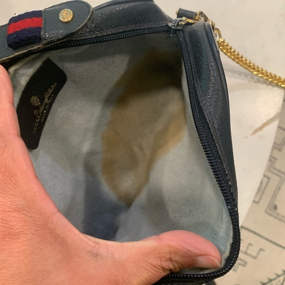 Vintage Gucci with removable should strap. - Picture 6 of 9